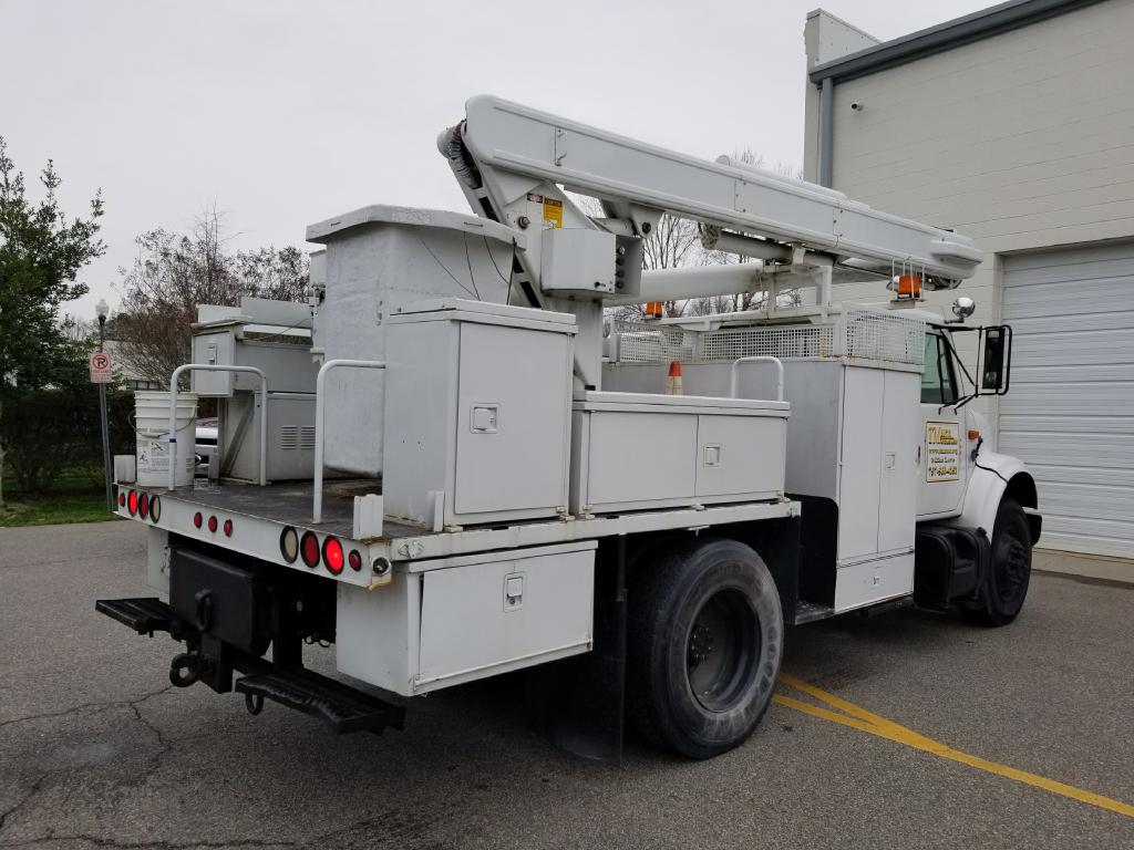 1995 INTERNATIONAL BUCKET TRUCK - MAC-4113