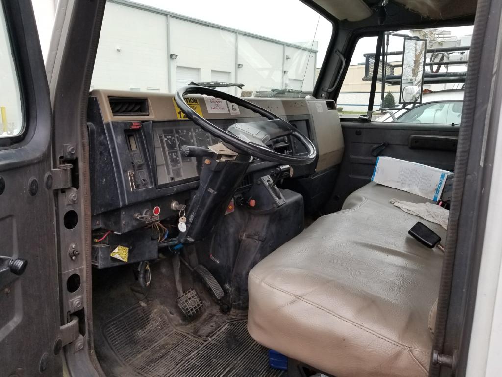 1995 INTERNATIONAL BUCKET TRUCK - MAC-4113