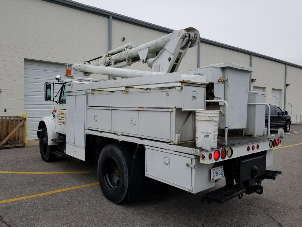 1995 INTERNATIONAL BUCKET TRUCK - MAC-4113