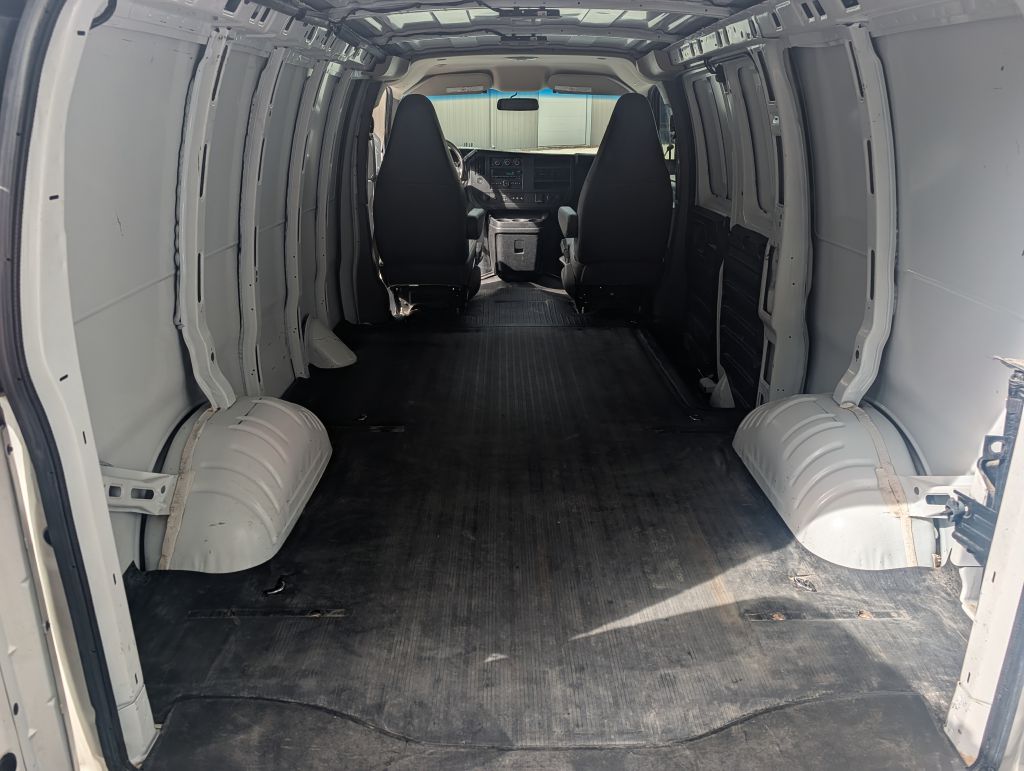 2017 CHEVROLET EXPRESS G2500 - MH9107