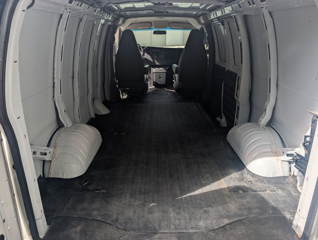 2017 CHEVROLET EXPRESS G2500 - MH9107