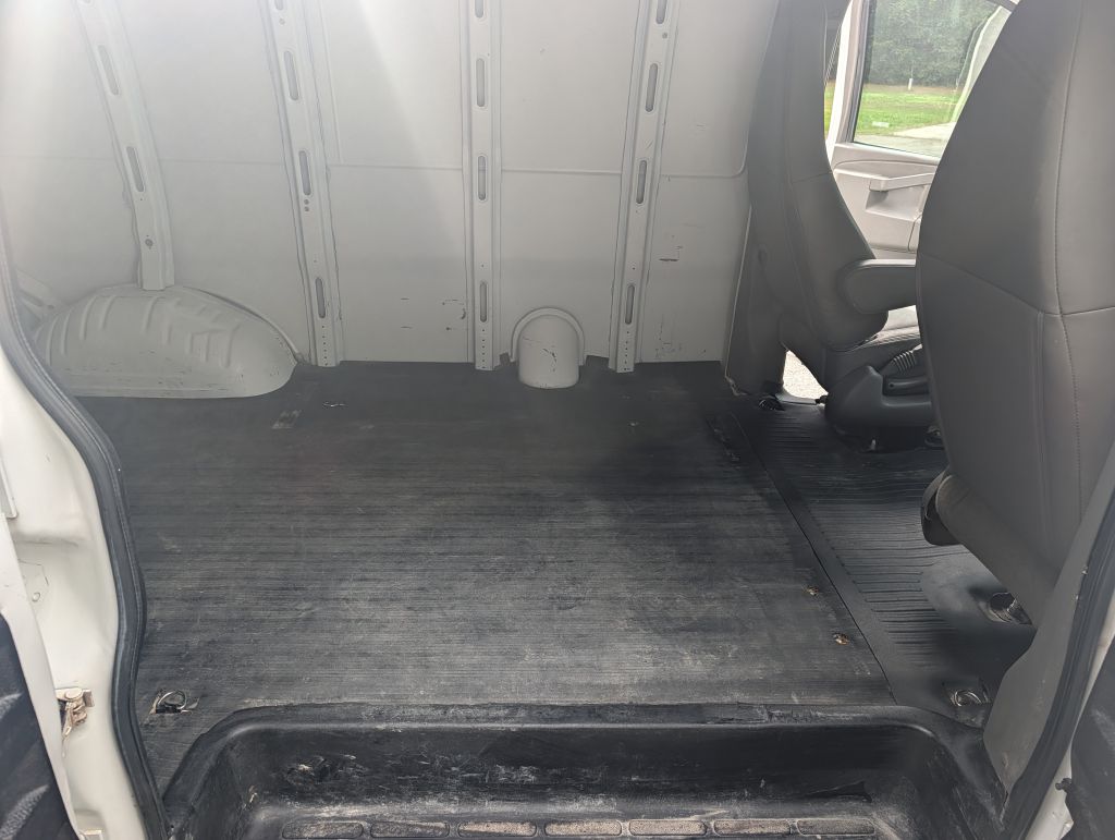 2017 CHEVROLET EXPRESS G2500 - MH9107