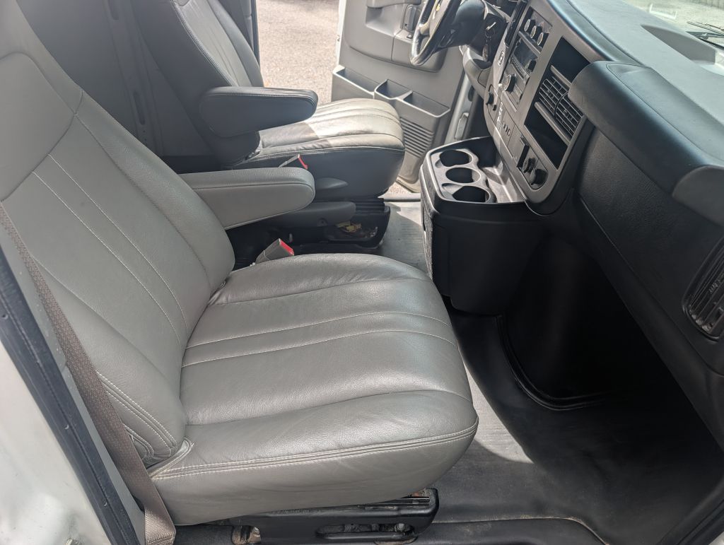 2017 CHEVROLET EXPRESS G2500 - MH9107