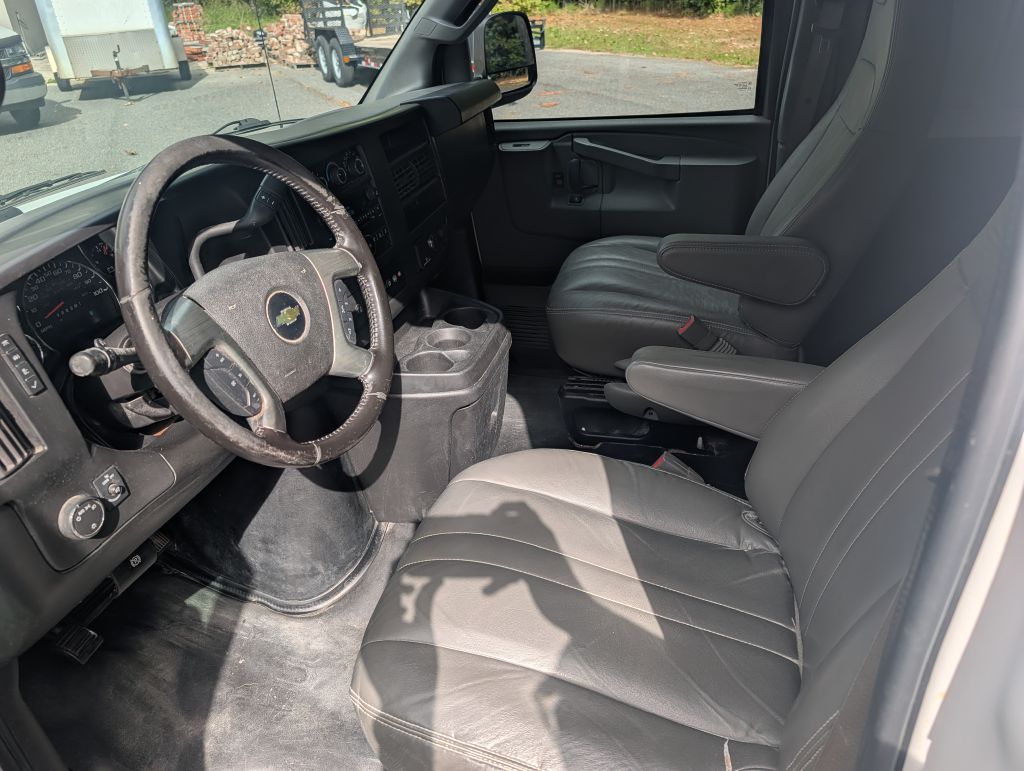 2017 CHEVROLET EXPRESS G2500 - MH9107