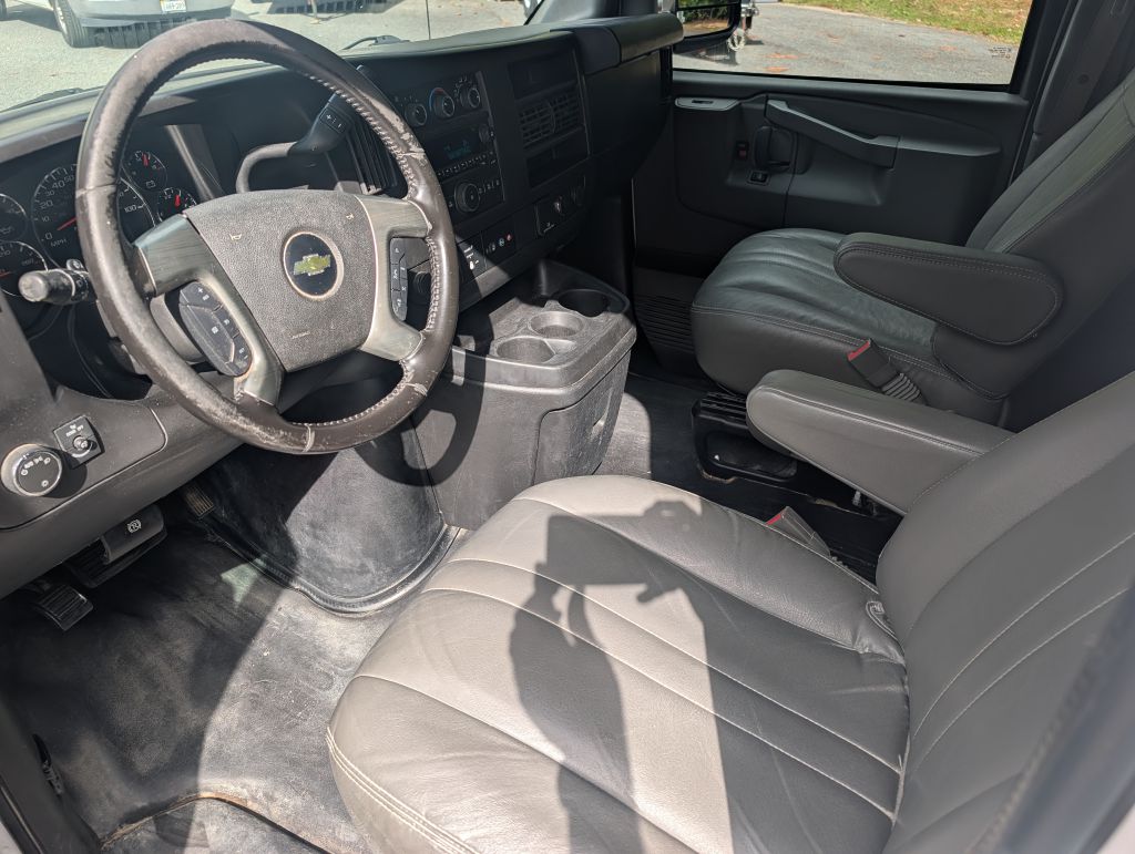 2017 CHEVROLET EXPRESS G2500 - MH9107