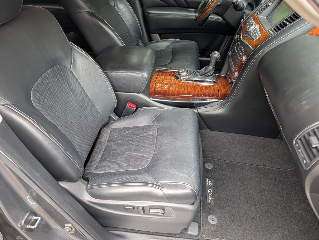 2017 INFINITI QX80 - RB4056