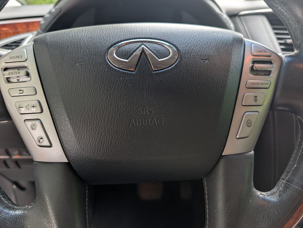 2017 INFINITI QX80 - RB4056