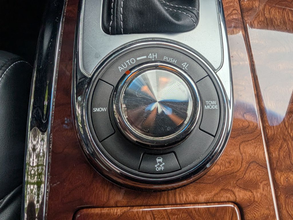 2017 INFINITI QX80 - RB4056