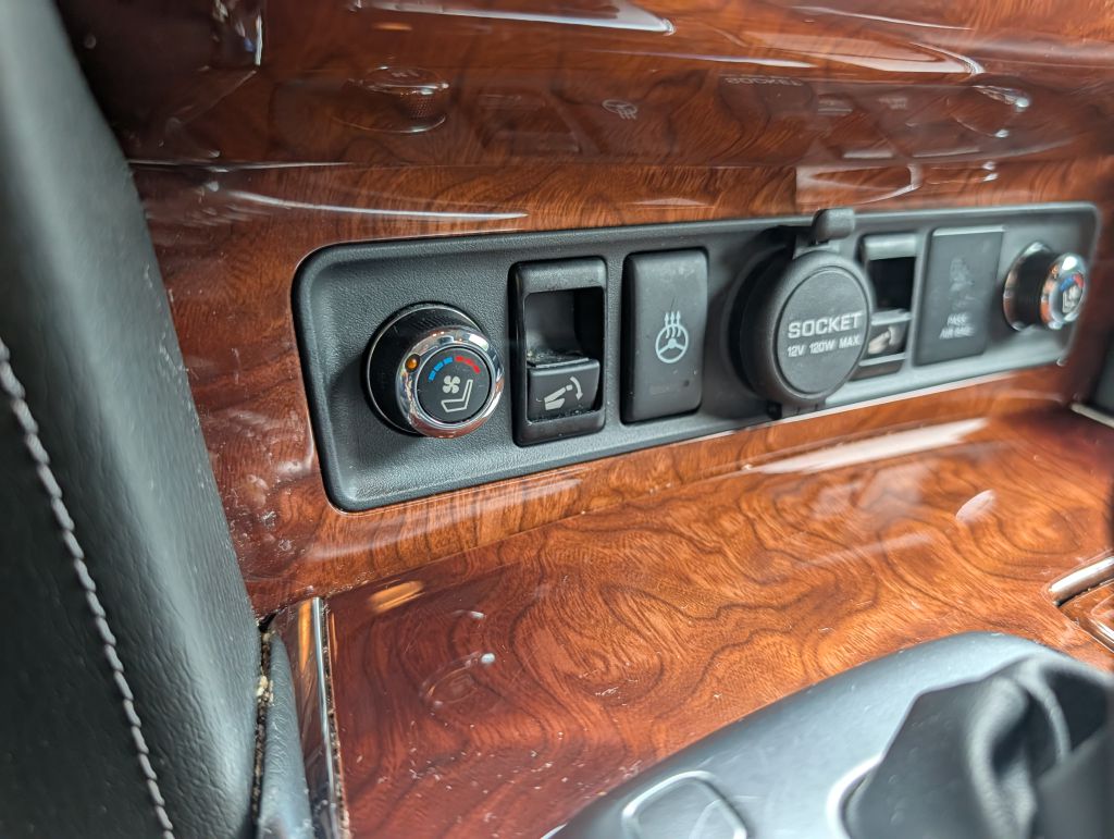 2017 INFINITI QX80 - RB4056