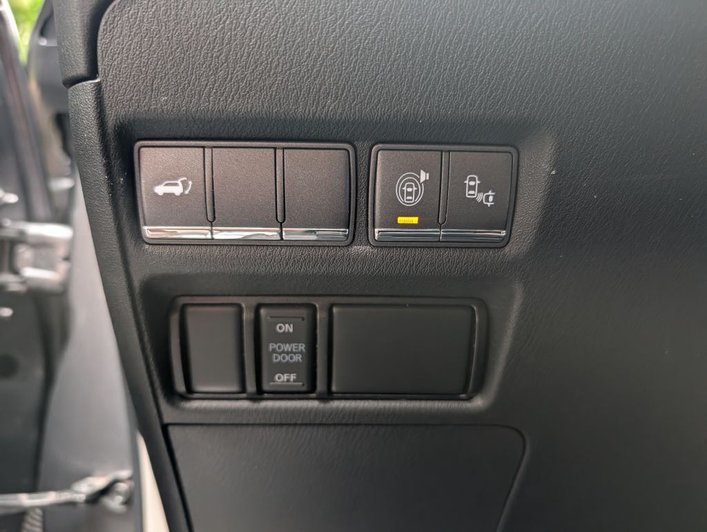 2017 INFINITI QX80 - RB4056