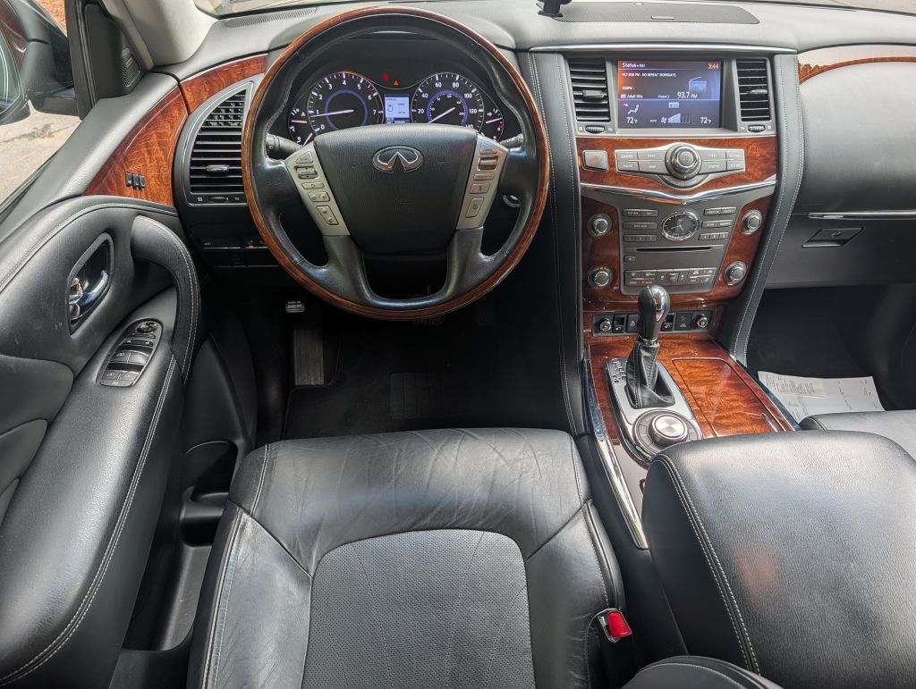 2017 INFINITI QX80 - RB4056