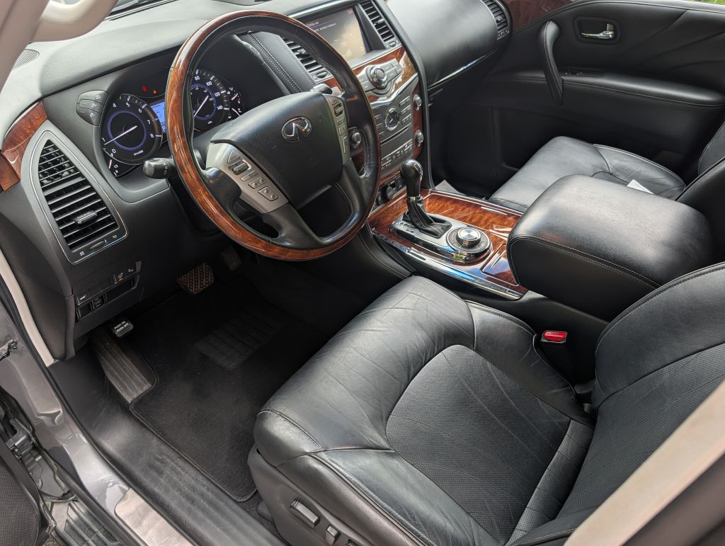 2017 INFINITI QX80 - RB4056
