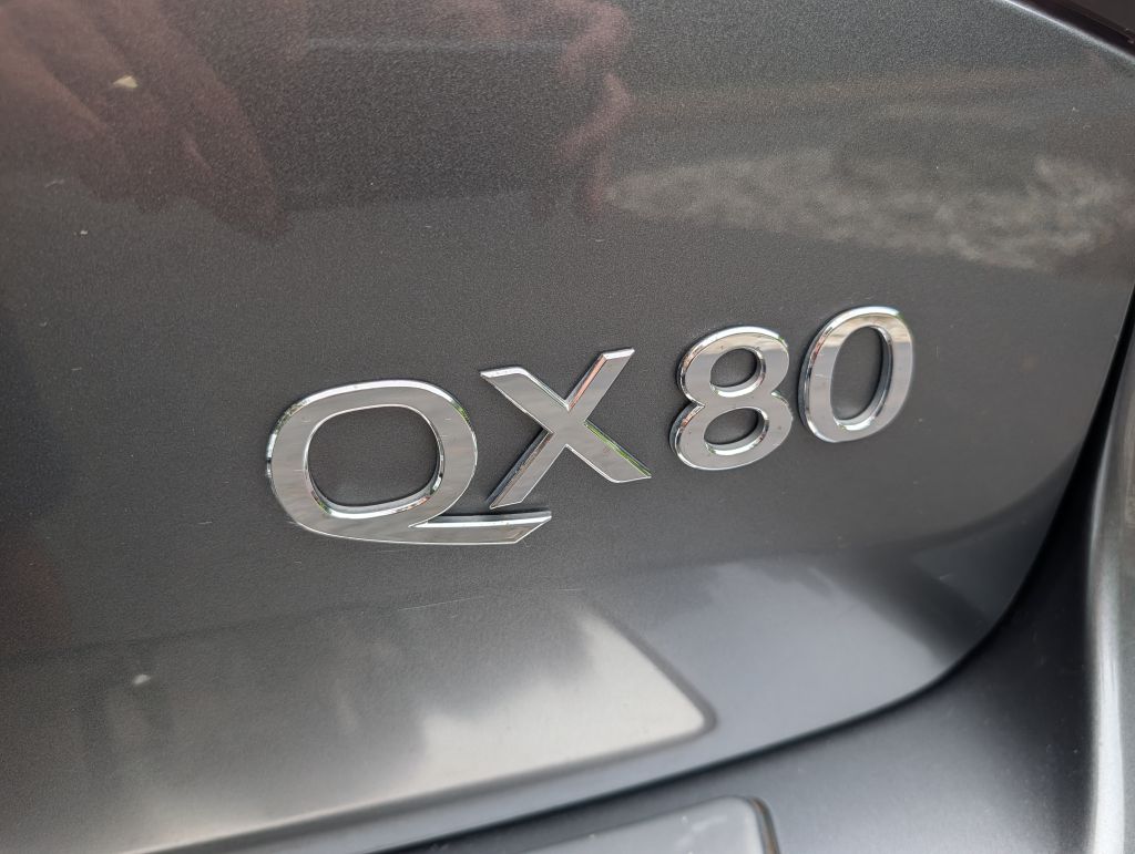 2017 INFINITI QX80 - RB4056