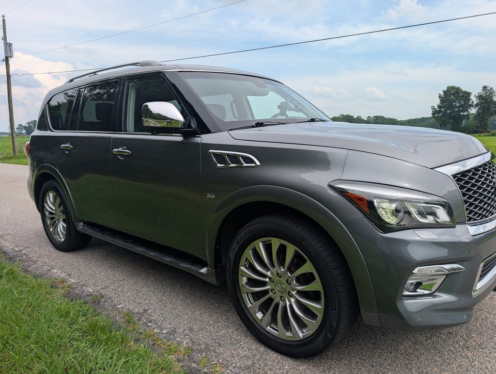 2017 INFINITI QX80 - RB4056