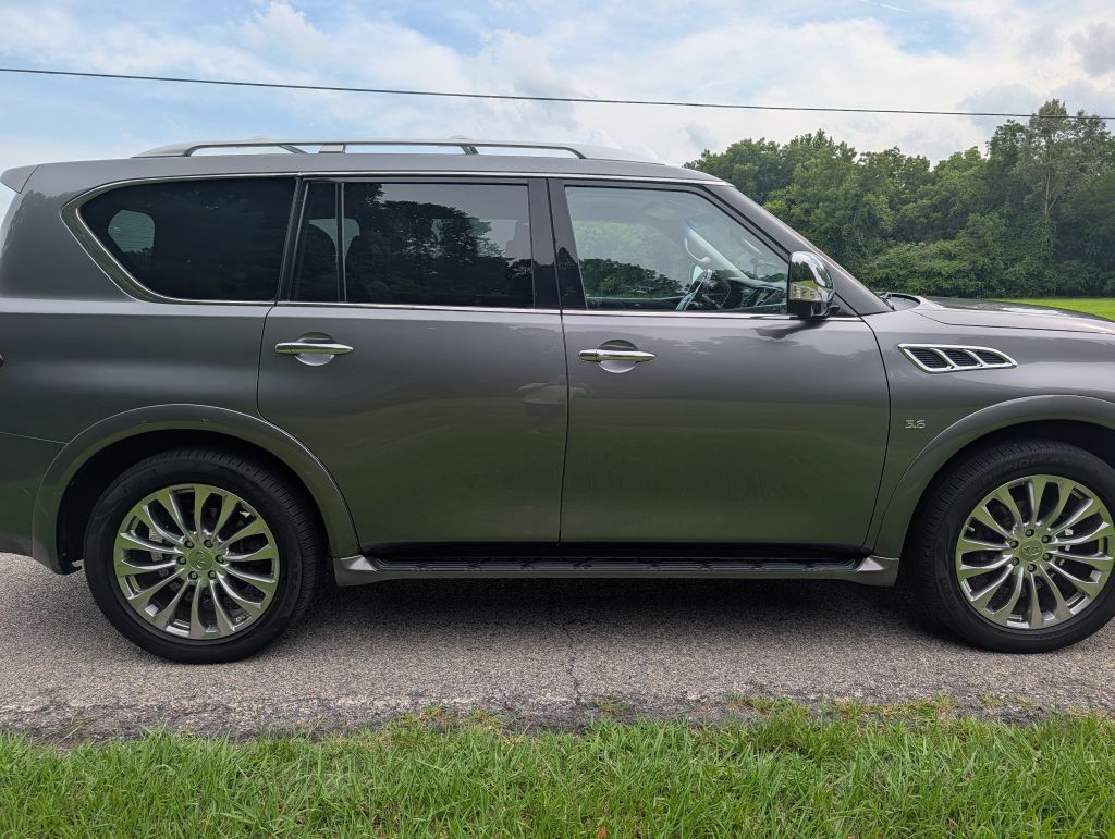 2017 INFINITI QX80 - RB4056