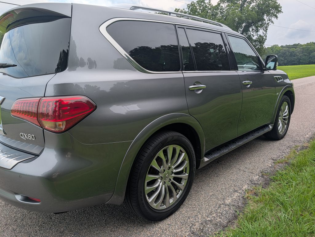 2017 INFINITI QX80 - RB4056