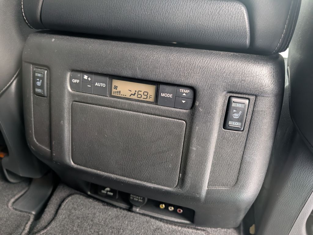 2017 INFINITI QX80 - RB4056