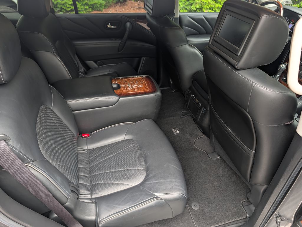2017 INFINITI QX80 - RB4056