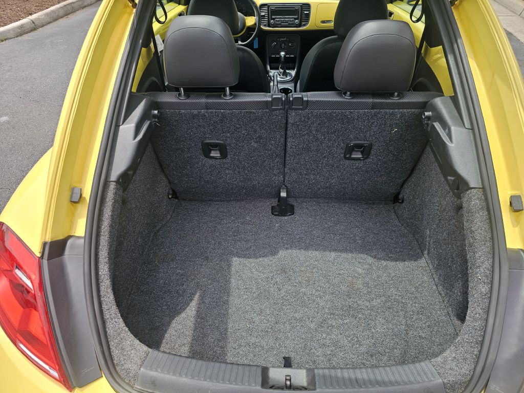 2012 VOLKSWAGEN BEETLE - T8859