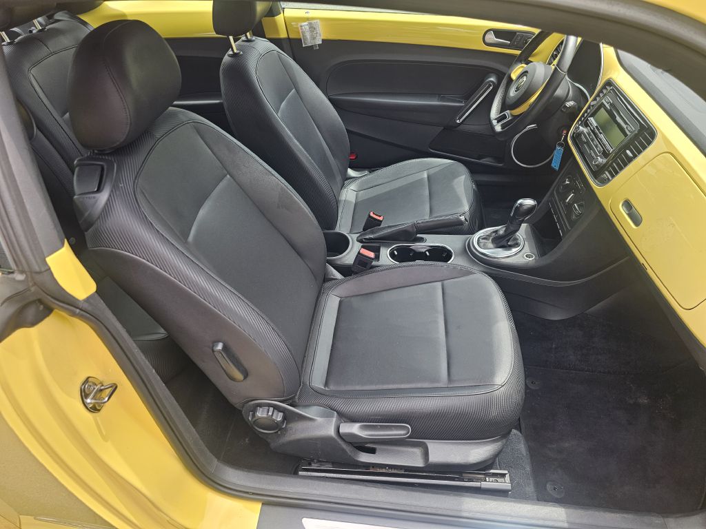 2012 VOLKSWAGEN BEETLE - T8859