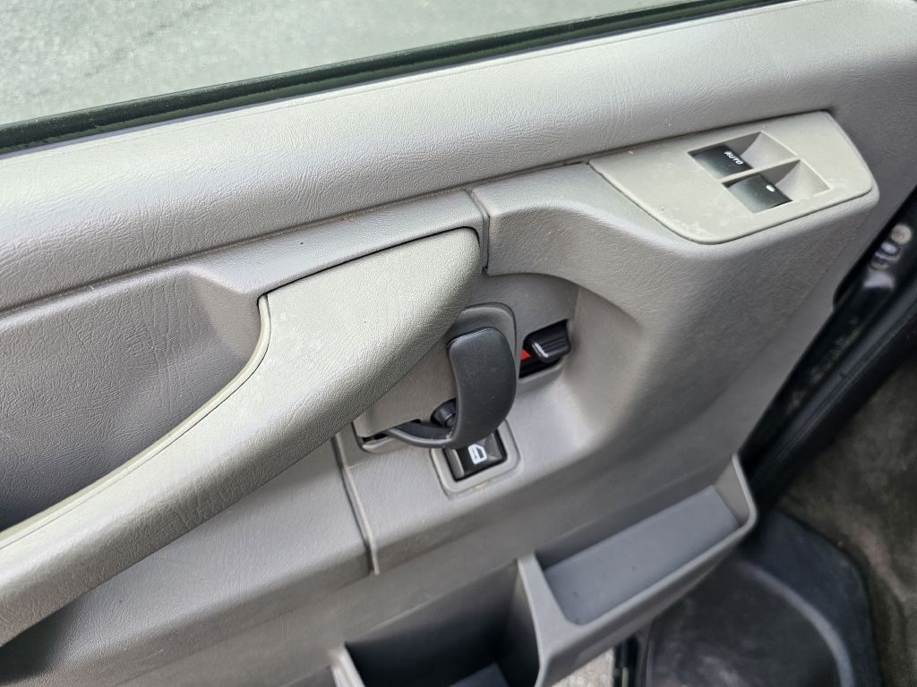 2012 Chevrolet Express LT photo 9