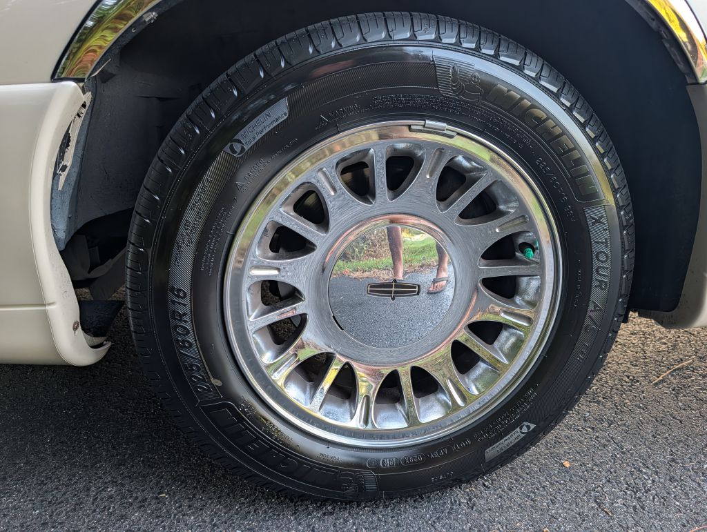 2000 LINCOLN TOWN CAR - VC9023