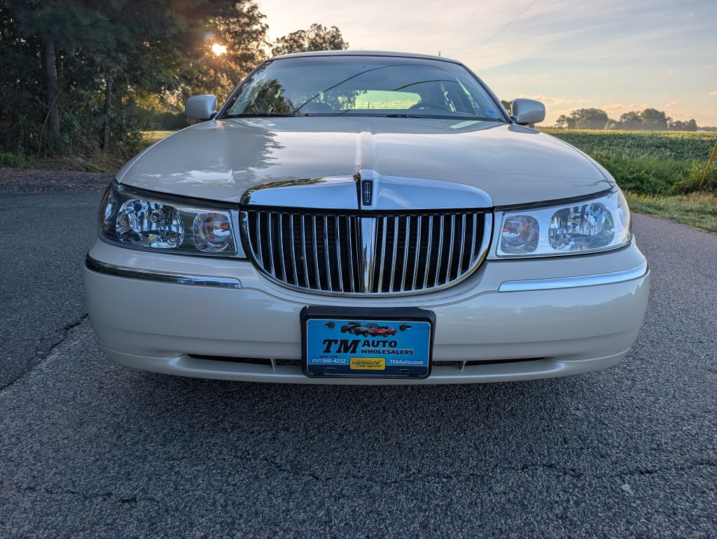2000 LINCOLN TOWN CAR - VC9023