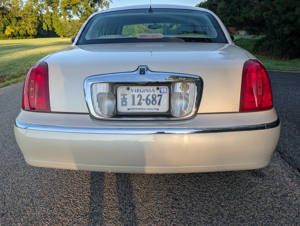 2000 LINCOLN TOWN CAR - VC9023