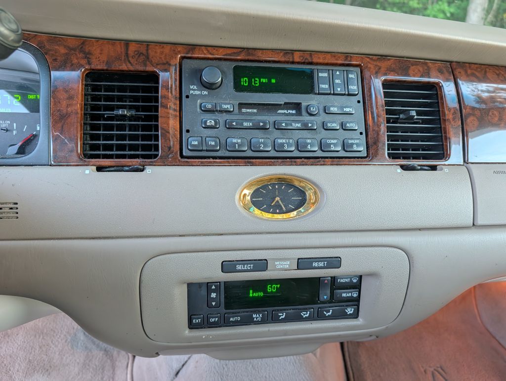 2000 LINCOLN TOWN CAR - VC9023