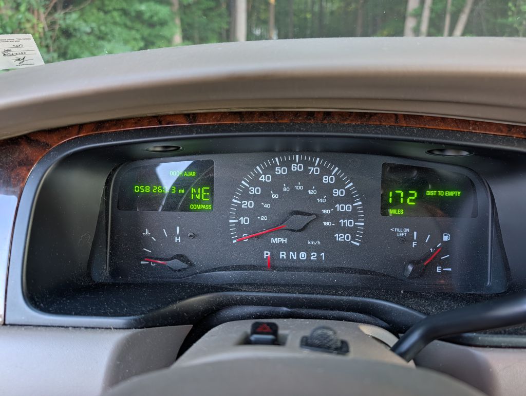 2000 LINCOLN TOWN CAR - VC9023